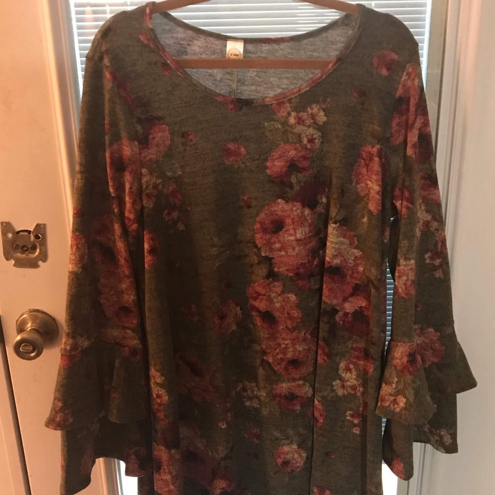 NWOT Boutique Bell Sleeve Green & Mauve Tunic 2XL